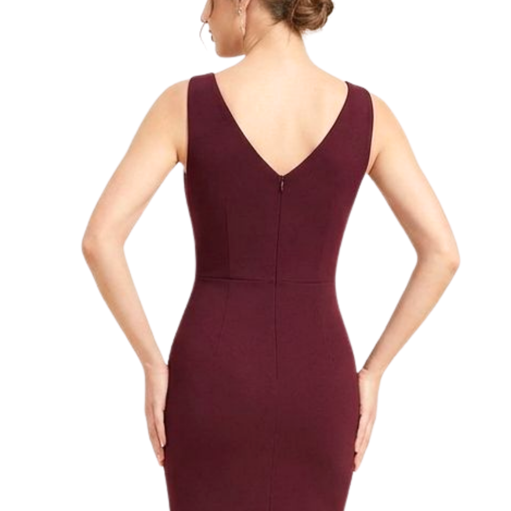 Elegantes weinrotes Abendkleid mit V-Ausschnitt und Rüschen