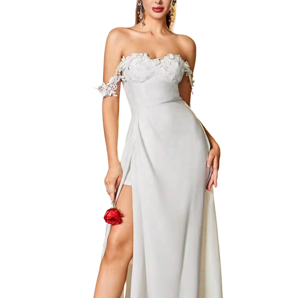 Weißes Off-Shoulder Abendkleid mit Spitzen-Applikationen und Beinschlitz